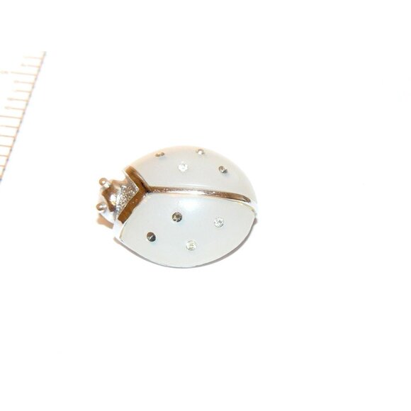 Vintage Avon Lucite Ladybug Brooch - Picture 2 of 7